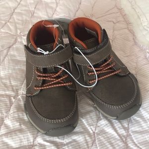 NWT boys Timberlake style boots by stride rite.Sz6